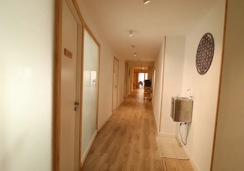 Passadís principal del coworking sanitari Fòrum de Salut a Barcelona